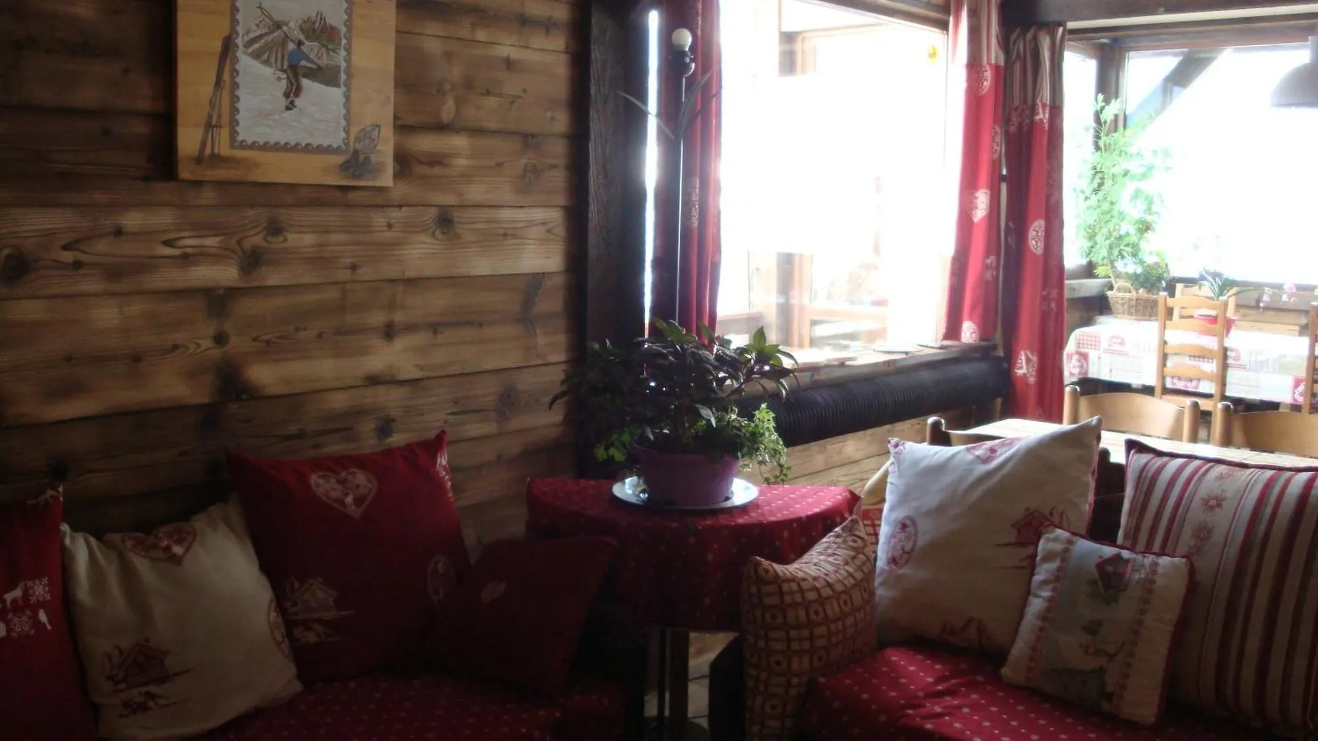 Chambres D'Hotes Chalet De La Source Morillon 0*,  France