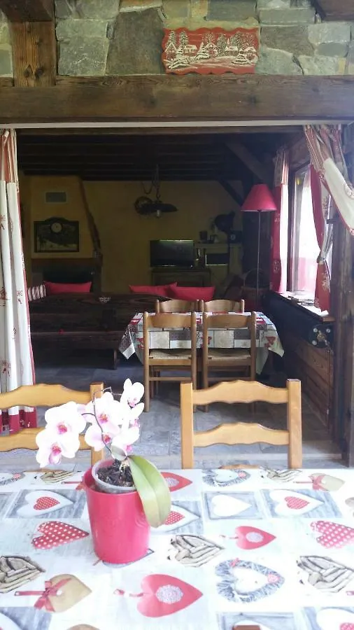 Chambres D'Hotes Chalet De La Source Morillon Bed & Breakfast